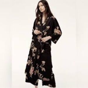 Wilfred Durante Kimono Robe / Duster Black with Blush Floral